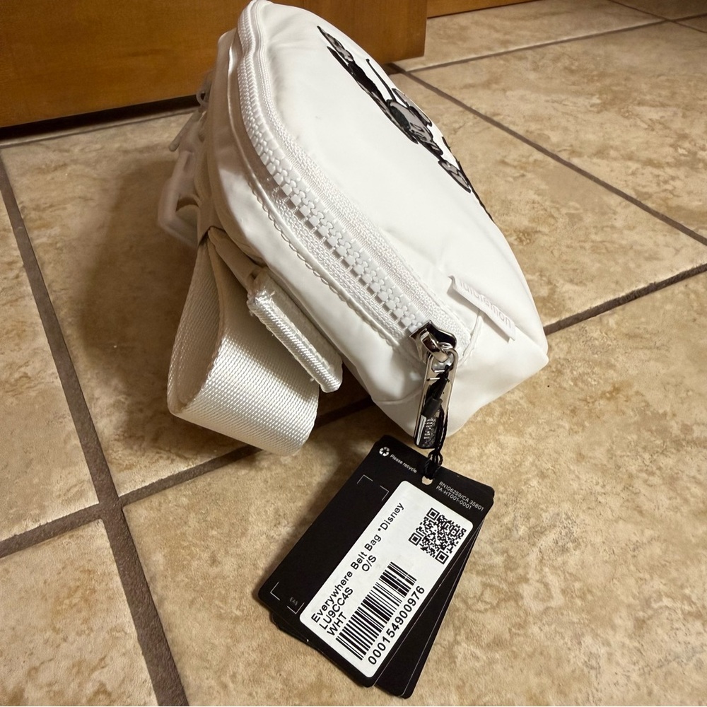 Disney x lululemon LIMITED EDITION White Mickey Everywhere Belt Bag - Picture 9 of 12